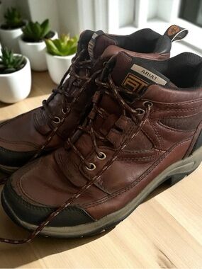 Ariat women’s  Brown Leather Lace-Up Hiking Boots